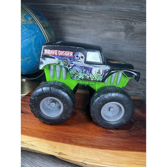 Hot Wheels Grave Digger Bad to the Bone 2002 Mattel Large Toy Monster Truck - Picture 1 of 10